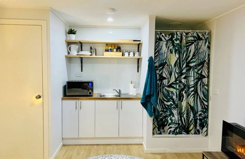 Nelson Bay Apartment | 2Bays Studio- walk to beach