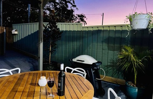 Nelson Bay Apartment | 2Bays Studio- walk to beach