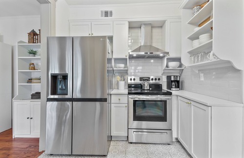 Midtown House | 2bd/1ba Cottage * Renovated * Cottage in Savannah * 30+ day stay