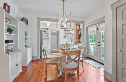 Midtown House | 2bd/1ba Cottage * Renovated * Cottage in Savannah * 30+ day stay