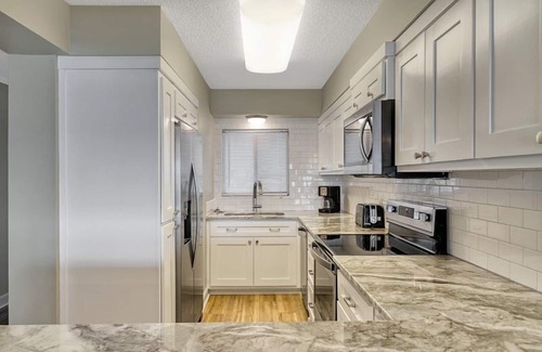 Biltmore Beach Condo | 2bd/2ba Condo Ocean views from every room walk in shower FREE BEACH CHAIRS