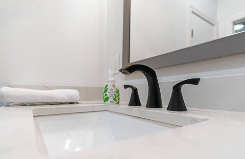Dallas House | 2bd/2ba Guest House! Pool, Pickleball, Fire Pit!
