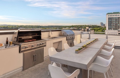 Civic District Resort | 2BD/Austin - Full Kitchen, W/D, Balcony, Fire Pit!