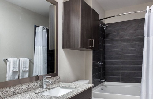 Civic District Resort | 2BD/Austin - Full Kitchen, W/D, Balcony, Fire Pit!