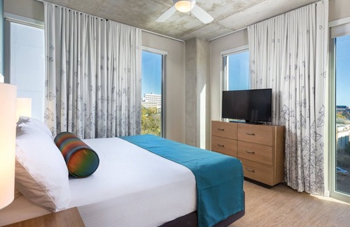 Civic District Resort | 2BD/Austin - Full Kitchen, W/D, Balcony, Fire Pit!
