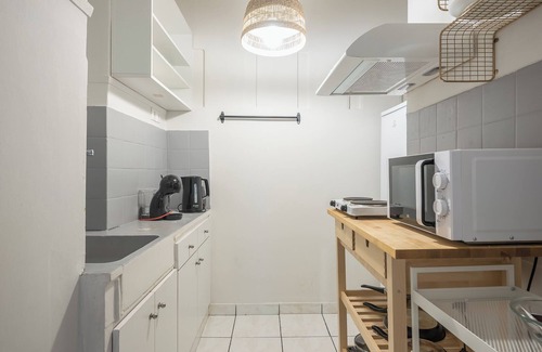 Kinosargous Apartment | 2BD - Center of Athens - 4mins Walk To Acropolis