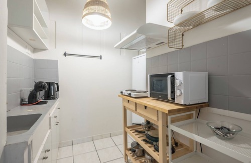 Kinosargous Apartment | 2BD - Center of Athens - 4mins Walk To Acropolis