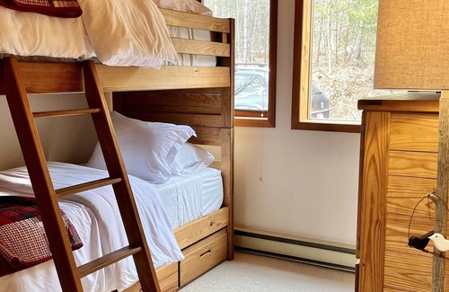 North Creek Cabin | 2BD + Loft cabin, 5-mins to Gore Mtn | North Creek