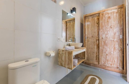 Berawa Villa | 2bd Villa Airin Near Finns Beach