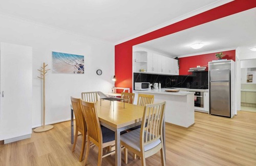 Northbridge Apartment | 2BDR 1BTH 1PRK - Night on Northbridge