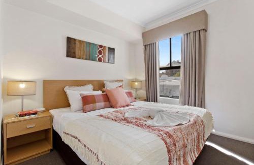 Northbridge Apartment | 2BDR 1BTH - James Street Magic