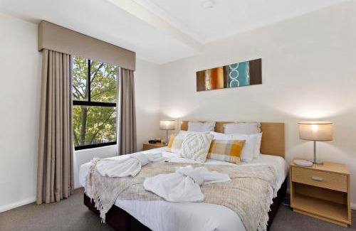 Northbridge Apartment | 2BDR 1BTH - James Street Magic