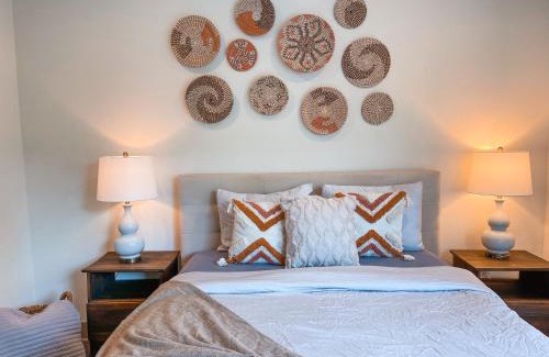 Downtown Apartment | 2BDR & parking 5-10min to Santa Monica Pier