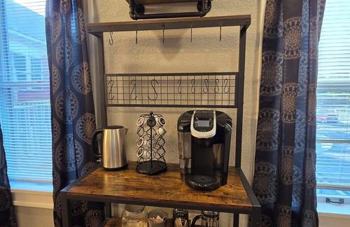Tobin Hill House | 2BDR Pearl near the Pearl- Dog Friendly