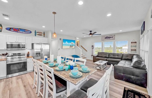 Port Bolivar House | 2BeachfrontHouses! 2HeatedPools! Sleep48! Weddings! Pets! HotTubs! ExtraParking!