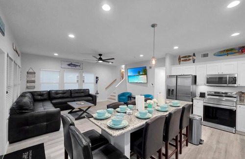 Port Bolivar House | 2BeachfrontHouses! 2HeatedPools! Sleep48! Weddings! Pets! HotTubs! ExtraParking!