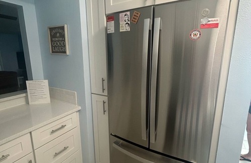 Siesta Key Condo | 2bed 2 bath sleeps 5 . 3 smart TVs. fully refurbished Very Close to the beach