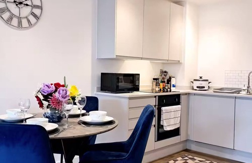 Trafford Apartment | 2Bed 2Bath Balcony Waterfront FREE WiFi PARKING Roof Terr Manchester Apartment