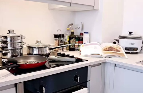 Trafford Apartment | 2Bed 2Bath Balcony Waterfront FREE WiFi PARKING Roof Terr Manchester Apartment