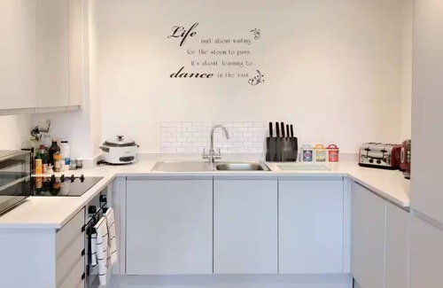 Trafford Apartment | 2Bed 2Bath Balcony Waterfront FREE WiFi PARKING Roof Terr Manchester Apartment