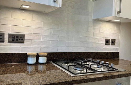 Canonbury Apartment | 2Bed Apartment-Sleeps 4, Pets Ok & Balcony