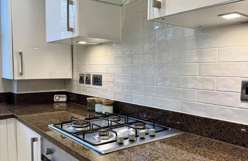 Canonbury Apartment | 2Bed Apartment-Sleeps 4, Pets Ok & Balcony