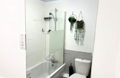 Headington Apartment | 2Bed Family Professional with parking weekly