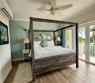 Callendar Apartment | 2Bed Modern Condo with AC, Pool, Rooftop patio, 5 Min to Beach