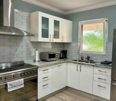 Callendar Apartment | 2Bed Modern Condo with AC, Pool, Rooftop patio, 5 Min to Beach