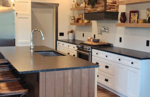 Ravenna House | 2bedroom townhome Centrally located to multiple Colleges and Cities Pet friendly