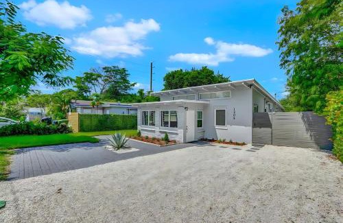 Central Fort Lauderdale Apartment | 2BR 1BA Home near Nightlife and Beach