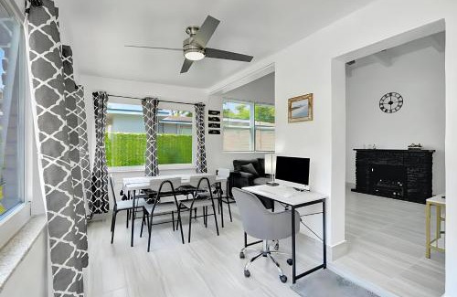 Central Fort Lauderdale Apartment | 2BR 1BA Home near Nightlife and Beach