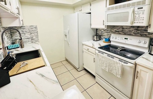 Mesa Grande House | 2BR, 1BA| Near Cubs Stadium, Airport, shops, Food