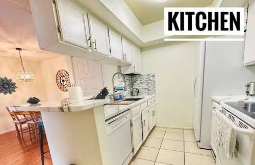Mesa Grande House | 2BR, 1BA| Near Cubs Stadium, Airport, shops, Food
