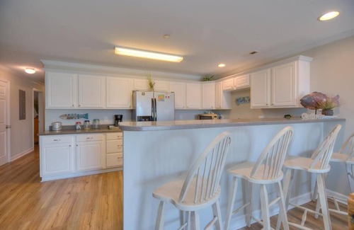 Long Beach Condo | 2BR/2BA Condo - RENOVATED, Pool, Walk to Beach, Elevator, Sleeps 6