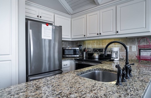 Seabrook Island Cottage | 2BR/2BA + Loft Cottage! Close to Beach! Golf Course Views! Amenity Cards Available!