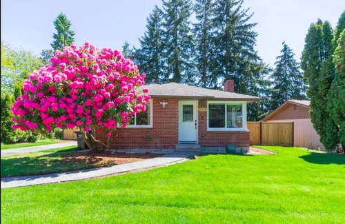 Northgate House | 2BR 2BA Northgate, Seattle Location with Patio, BBQ, and Backyard