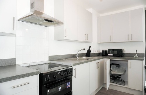 Barking Apartment | 2BR-360 views-Balcony-Parking-WiFi-SmartTV