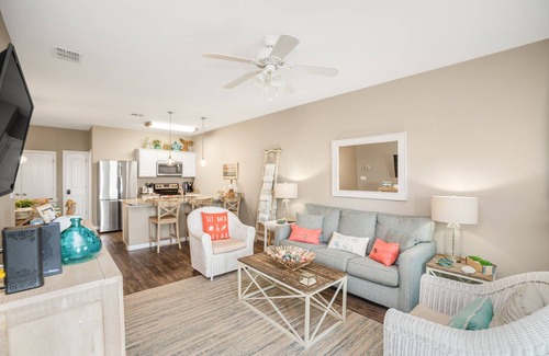 Corpus Christi House | 2BR/3B, Clean, Family Friendly, Pool, Walk to Beach. Weekly/Monthly Discounts.