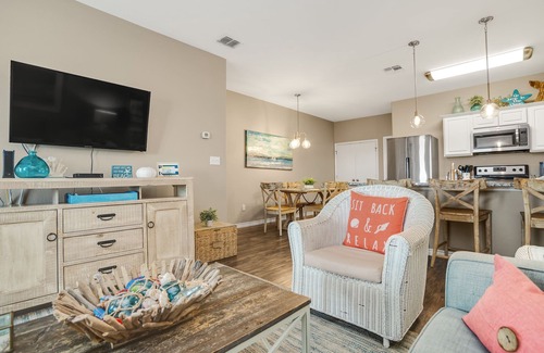 Corpus Christi House | 2BR/3B, Clean, Family Friendly, Pool, Walk to Beach. Weekly/Monthly Discounts.