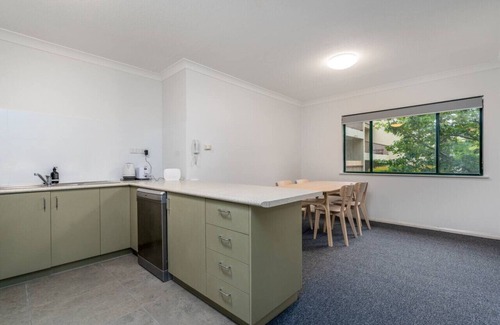 Reid Apartment | 2BR Apartment Close to Glebe Park & Canberra City