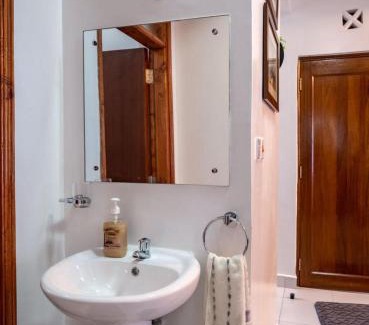 Mombasa Apartment | 2BR Apartment in Mombasa - Pool & Near Beach