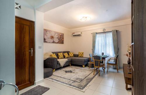 Mombasa Apartment | 2BR Apartment in Mombasa - Pool & Near Beach