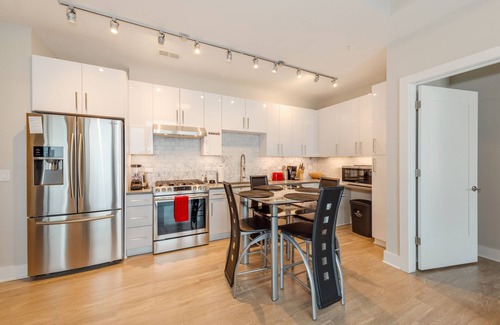 Second Ward Apartment | 2BR Apartment near Convention Center - No Balcony by RedAwning