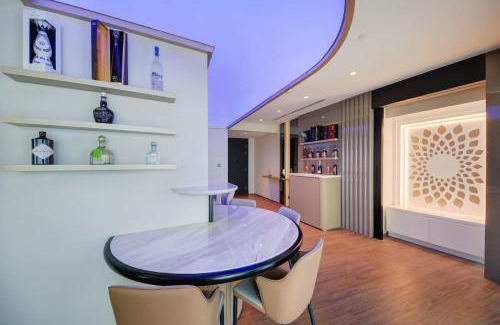 Business Bay Apartment | 2BR Apt DAMAC Paramount Tower A - 3601