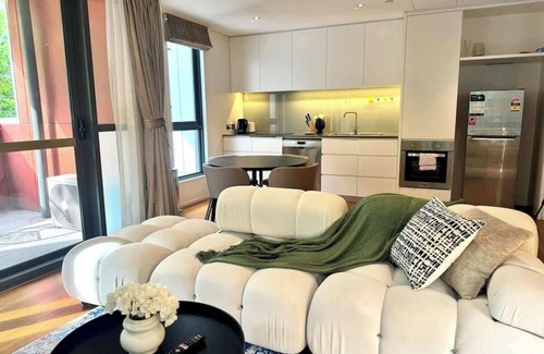 Docklands Apartment | 2BR Apt in Docklands WiFi City walk Water nearby