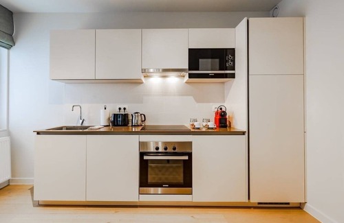 Plasky Apartment | 2BR Apt Near NATO & EU