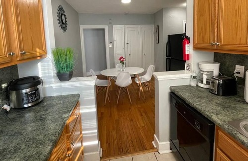 Albany Apartment | 2BR Apt Near St. Peter's Hospital