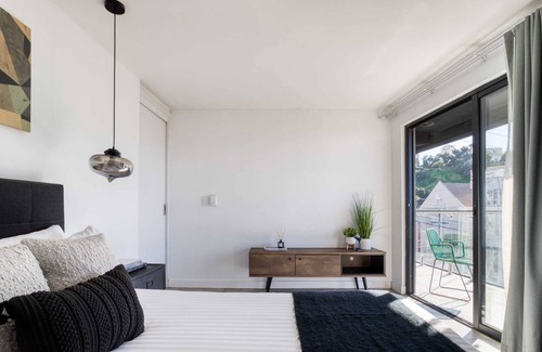 Centro Apartment | 2BR Apt w/ Balcony | Rooftop+FirePit+Gym+Lounge