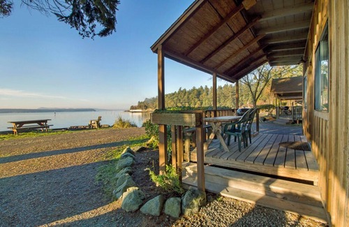 Eastsound Cabin | 2BR Beach Cabin on prime west-facing beach!